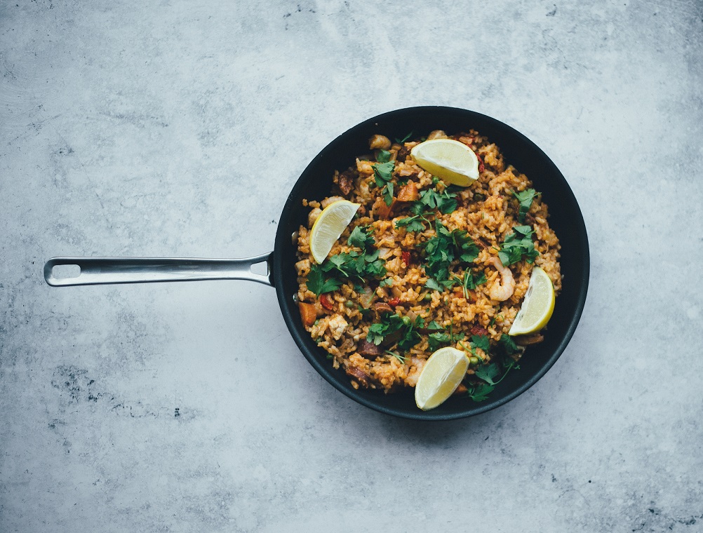 Plato de paella con bebida incluida + postre o café por SOLO 5€
