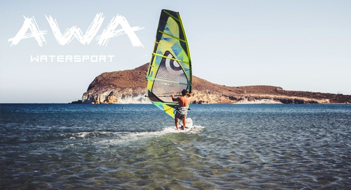 ¡Haz del viento pura emoción practicando Windsurf! Bautismo