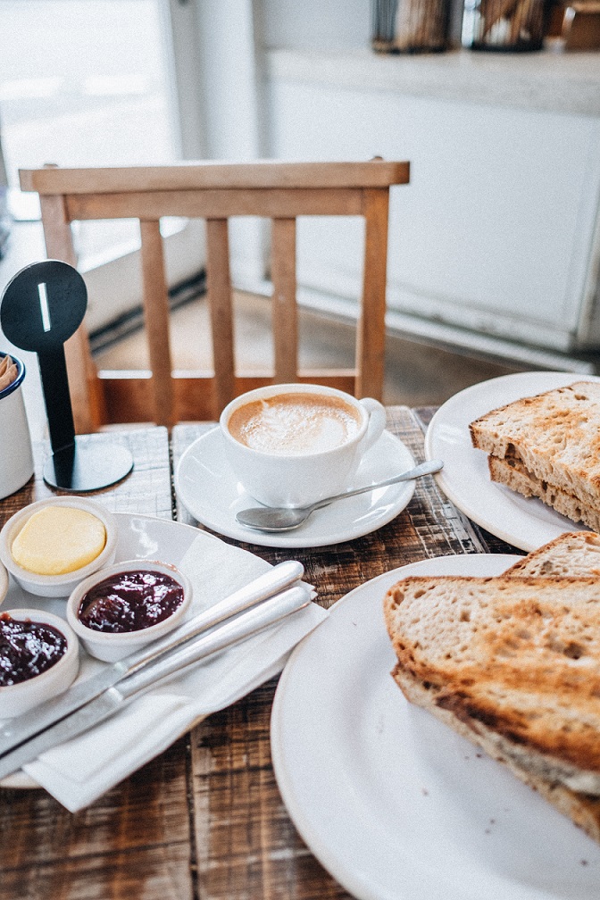 Deléitate con nuestros desayunos: Café + tostada por solo 2€