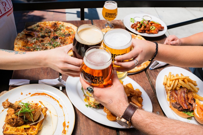 4 cañas o tintos de verano + 4 tapas por SOLO 5€