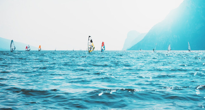 Haz del viento pura emoción practicando Windsurf! Curso de Perfeccionamiento.